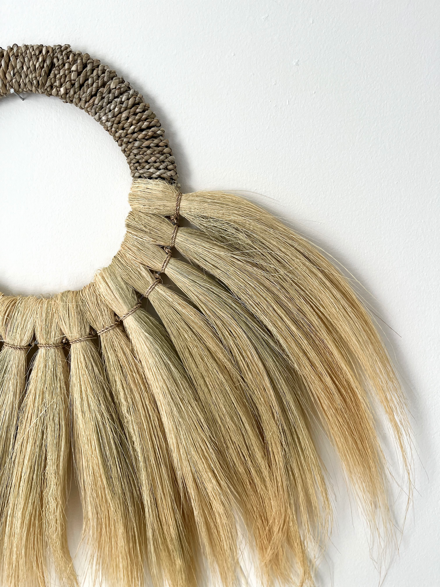 מניפת קש לקיר - בהיר